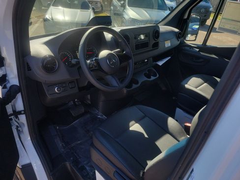 Used 2025 Mercedes-Benz Sprinter 2500 image 29