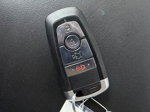 Used 2020 Ford Explorer XLT image 27