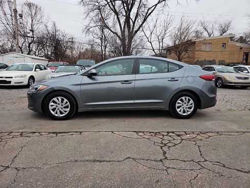 Used 2017 Hyundai Elantra SE image 3