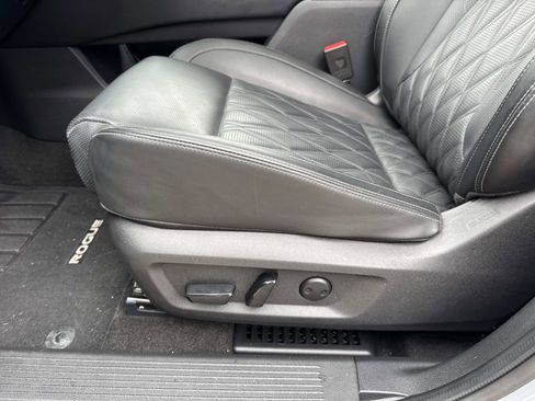 Used 2023 Nissan Rogue Platinum w/ Platinum Premium Package image 17