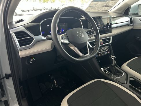 New 2026 Volkswagen Taos SE image 13