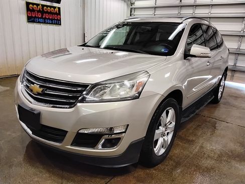 Used 2017 Chevrolet Traverse LT w/ Style and Technology Package AWD/4WD image 4
