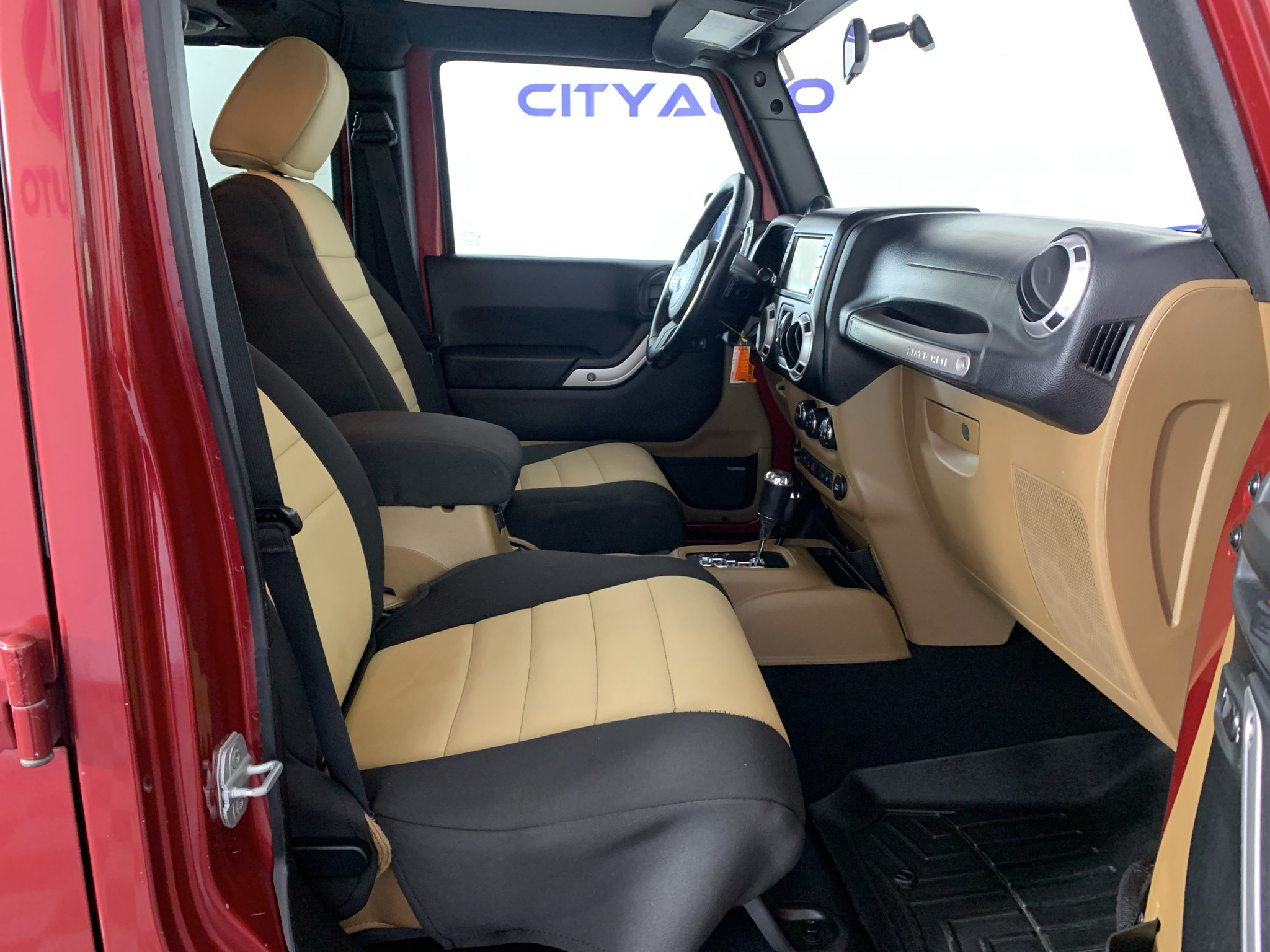 Used 2012 Jeep Wrangler Unlimited Sahara w/ Mopar Chrome Edition Group AWD/4WD image 33