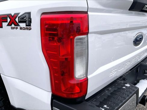 Used 2019 Ford F250 XLT w/ XLT Premium Package image 31