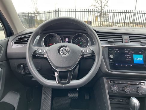 Used 2020 Volkswagen Tiguan SE image 17