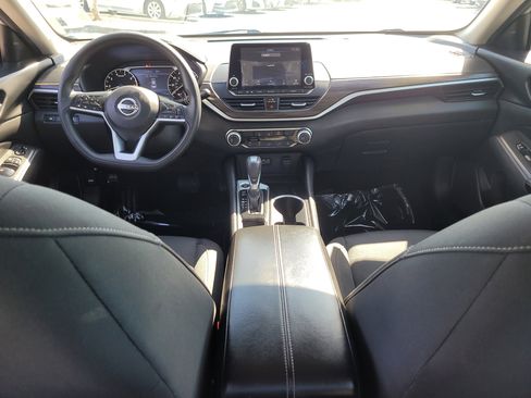 Used 2024 Nissan Altima 2.5 SV image 14