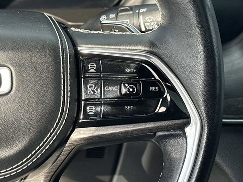 Used 2022 Jeep Grand Cherokee Overland w/ Luxury Tech Group IV image 16