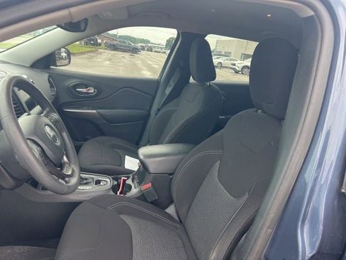 Used 2021 Jeep Cherokee Latitude FWD image 9