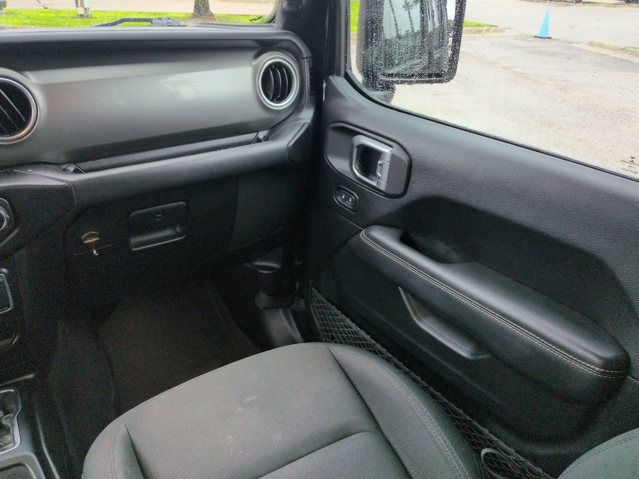 Used 2019 Jeep Wrangler Unlimited Sahara AWD/4WD image 16