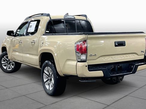 Used 2016 Toyota Tacoma Limited w/ Towing Package image 12