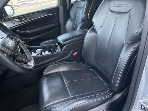 Used 2021 Jeep Grand Cherokee L Overland w/ Luxury Tech Group IV AWD/4WD image 11