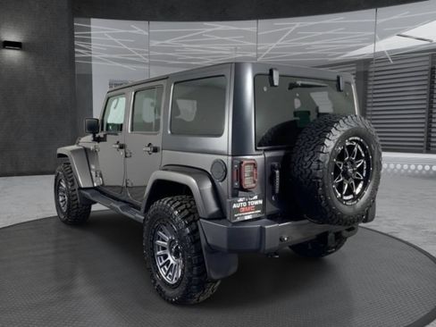 Used 2016 Jeep Wrangler Unlimited Sahara w/ Connectivity Group AWD/4WD image 7