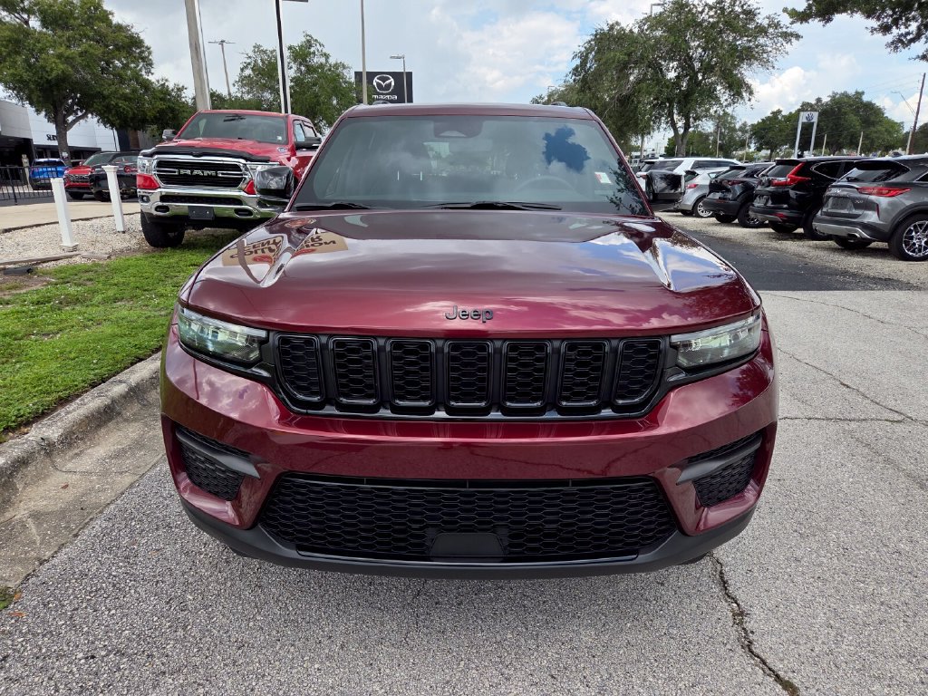 Used 2024 Jeep Grand Cherokee Altitude RWD image 17