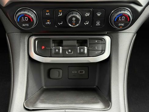 Used 2021 GMC Acadia SLE w/ Driver Convenience Package FWD image 4