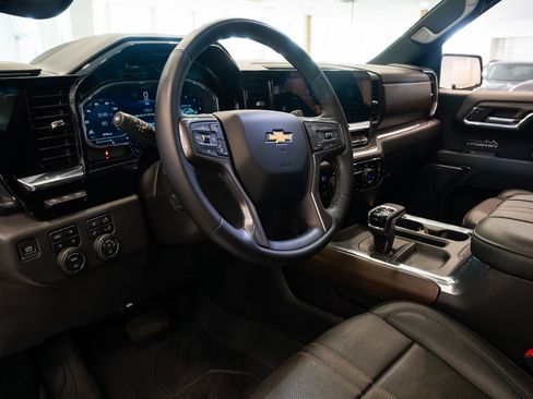 Used 2023 Chevrolet Silverado 1500 High Country w/ High Country Premium Package AWD/4WD image 19