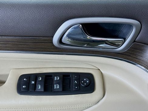 Used 2018 Jeep Grand Cherokee Overland image 24