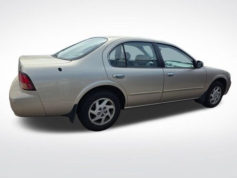 Used 1998 Nissan Maxima GLE FWD image 4