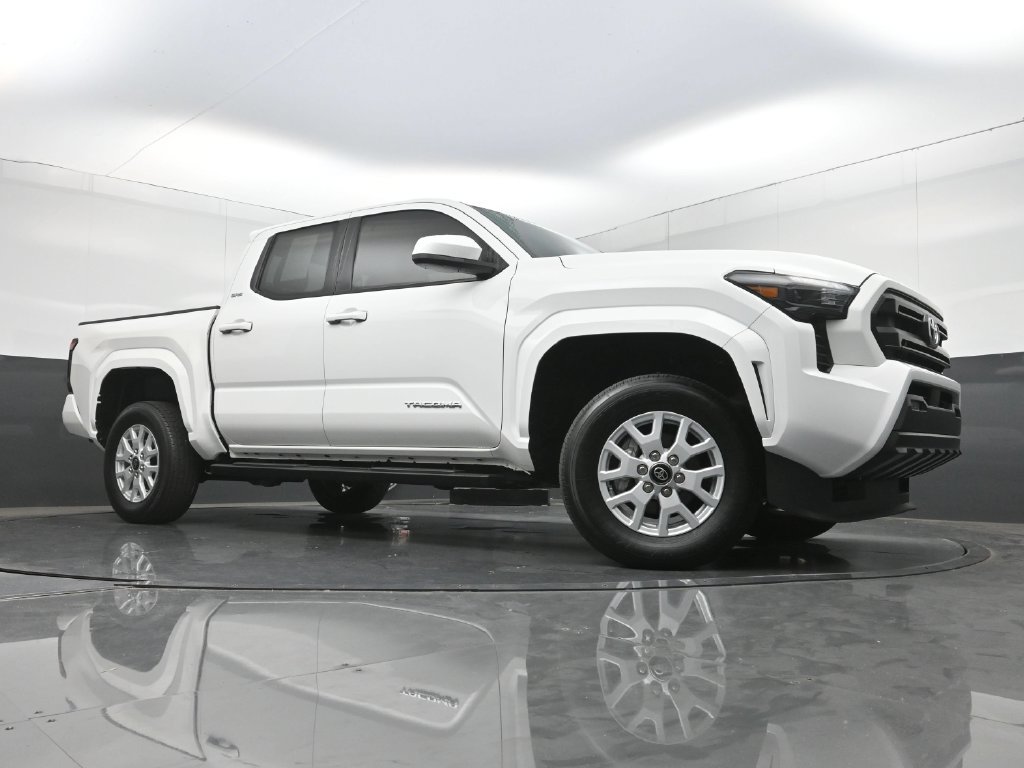 Used 2024 Toyota Tacoma SR5 AWD/4WD image 24