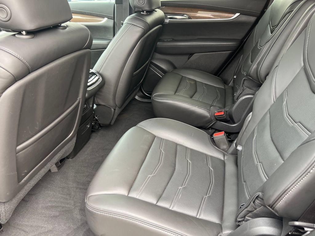 Used 2024 Cadillac XT6 Sport w/ Platinum Package AWD/4WD image 13
