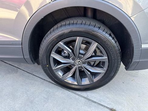 Used 2023 Volkswagen Tiguan SE image 6