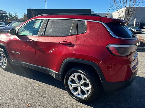 Used 2024 Jeep Compass Latitude image 10