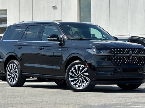 New 2026 Lincoln Navigator Black Label AWD/4WD image 1