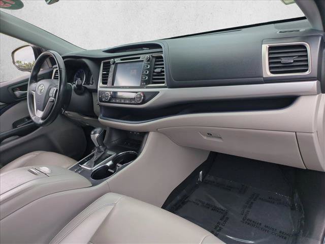 Certified 2019 Toyota Highlander XLE FWD image 23