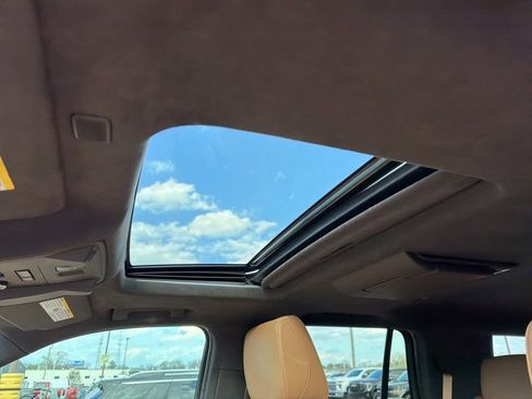 Used 2017 Cadillac Escalade Platinum image 23