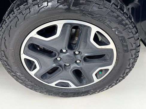Used 2016 Jeep Renegade Trailhawk w/ Premium Trailhawk Package AWD/4WD image 38