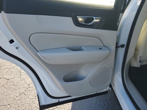 Used 2024 Volvo XC60 B5 Core image 12