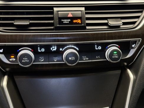 Used 2019 Honda Accord EX image 10