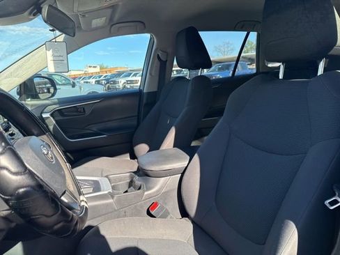 Used 2021 Toyota RAV4 LE image 9