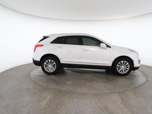 Used 2017 Cadillac XT5 Luxury w/ Driver Awareness Package image 22