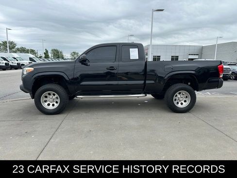 Used 2017 Toyota Tacoma SR AWD/4WD image 3