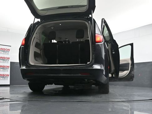 Used 2023 Chrysler Voyager LX FWD image 43