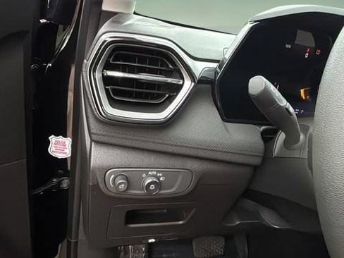 Used 2025 Chevrolet TrailBlazer LT AWD/4WD image 20