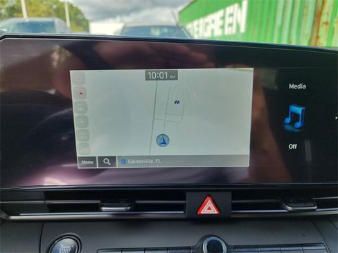 New 2025 Hyundai Elantra SEL image 18