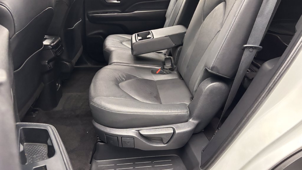 Used 2024 Toyota Grand Highlander AWD image 35
