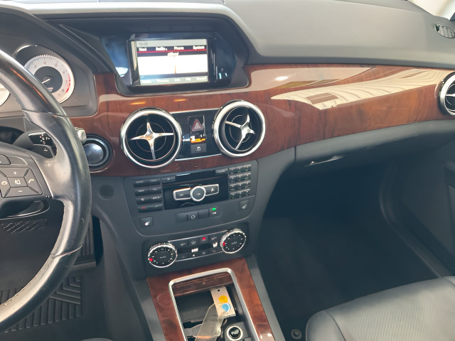Used 2014 Mercedes-Benz GLK 350 2WD image 17