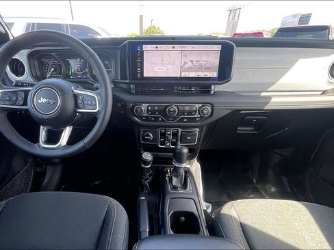 Used 2025 Jeep Wrangler Unlimited Sahara AWD/4WD image 9