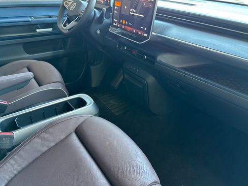 New 2025 Volkswagen ID. Buzz Pro S image 17