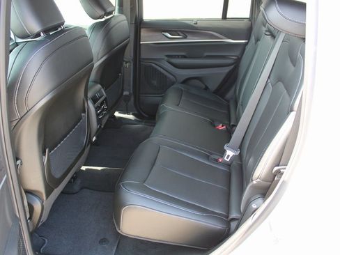 New 2025 Jeep Grand Cherokee Limited w/ Luxury Tech Group II image 39