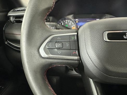 Used 2025 Jeep Compass Trailhawk AWD/4WD image 13