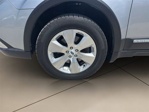 Used 2011 Subaru Outback 3.6R Limited AWD/4WD image 23