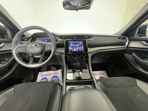 Used 2024 Jeep Grand Cherokee L Altitude image 12