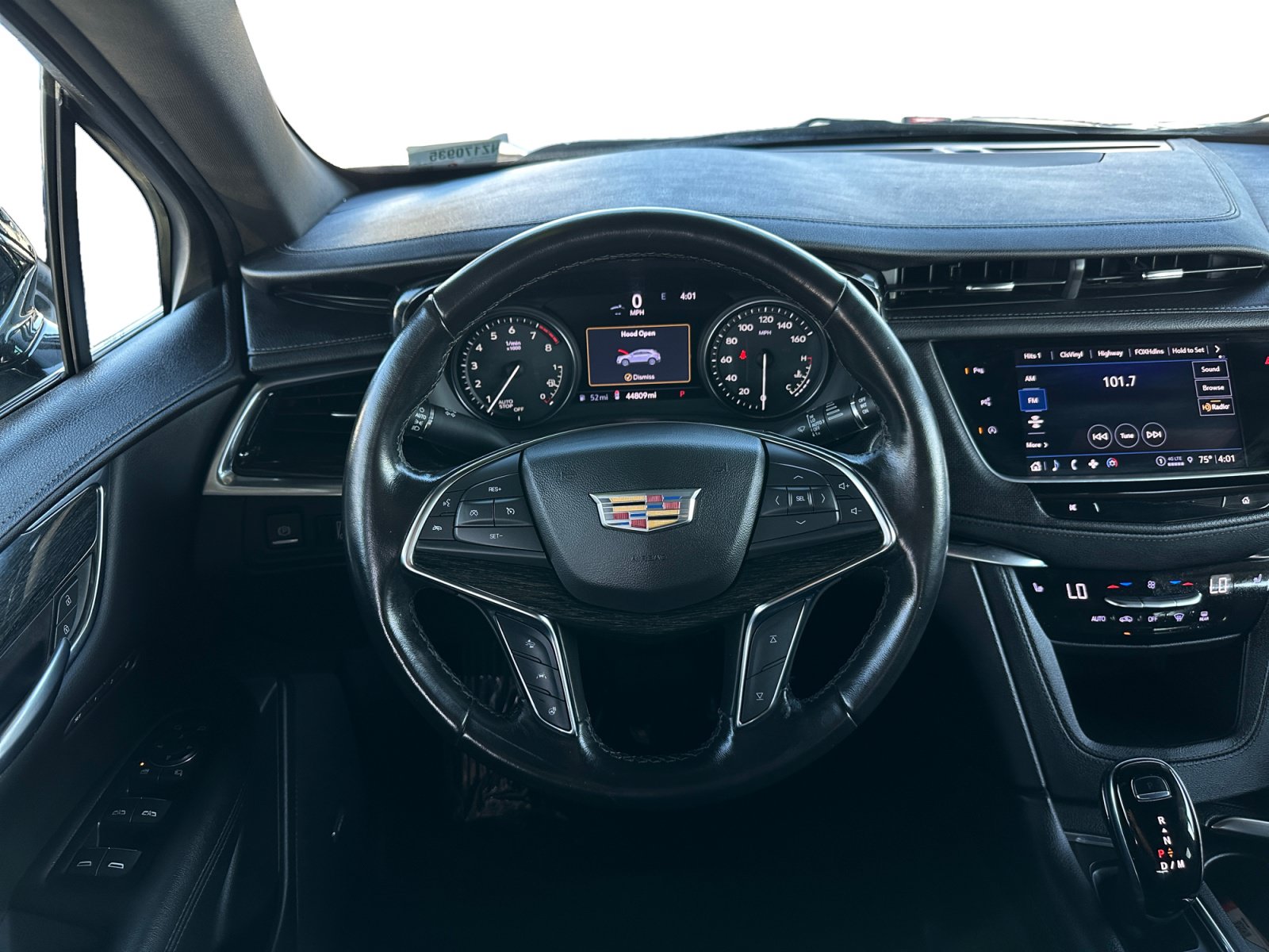 Used 2022 Cadillac XT5 Premium Luxury w/ LPO, ONYX Package FWD image 12