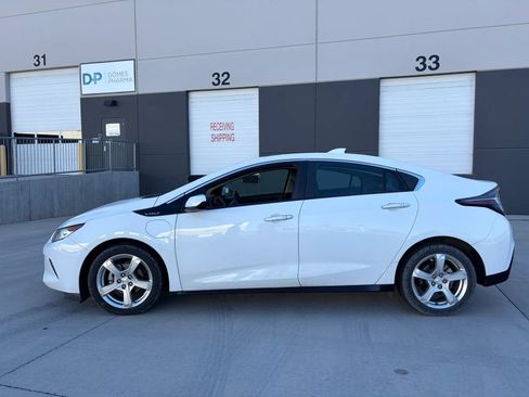 Used 2017 Chevrolet Volt LT FWD image 1