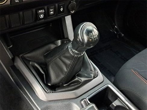 Used 2018 Toyota Tacoma TRD Off-Road image 31