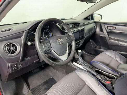 Used 2019 Toyota Corolla SE image 3