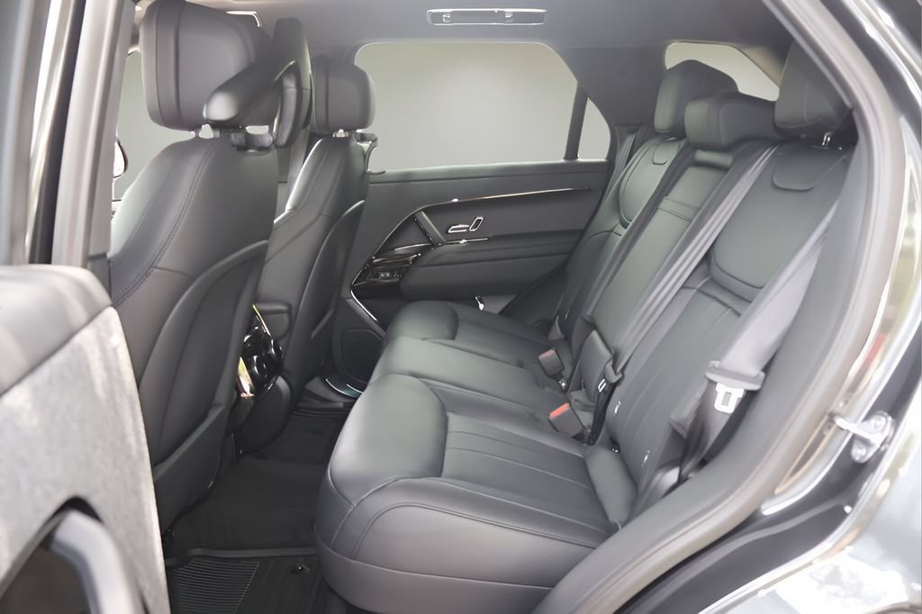 New 2026 Land Rover Range Rover Sport Dynamic SE AWD/4WD image 13